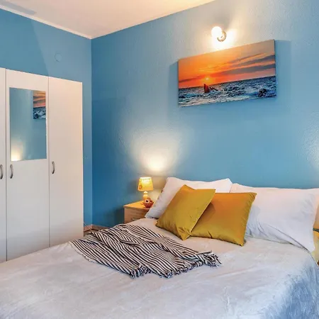 Apartment Awesome In With Kitchen Pula